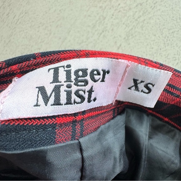 Tiger mist red and black skirt set - Picture 2 of 4